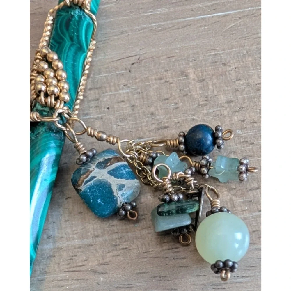 Artisan malachite‎ column point goldtone wire wrapped pendant
